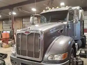 Salvage 2011 Peterbilt 386 - 403B