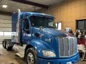 Salvage 2017 Peterbilt 579 - 418B