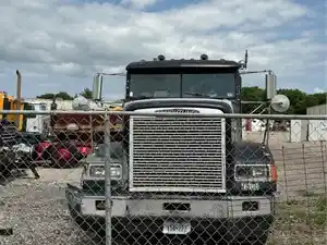 Salvage 1993 Freightliner FLD120 - 315