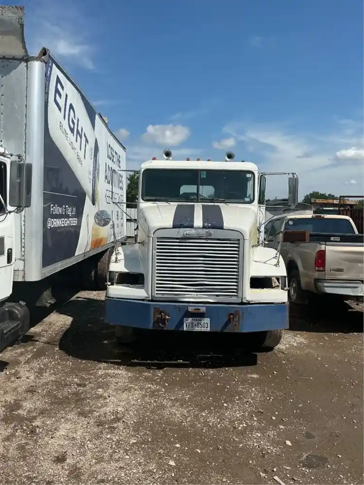 Freightliner FLD112 Trucks for Parts For Sale | TPI