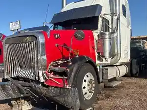 Salvage 2000 Freightliner CLASSIC XL - 211