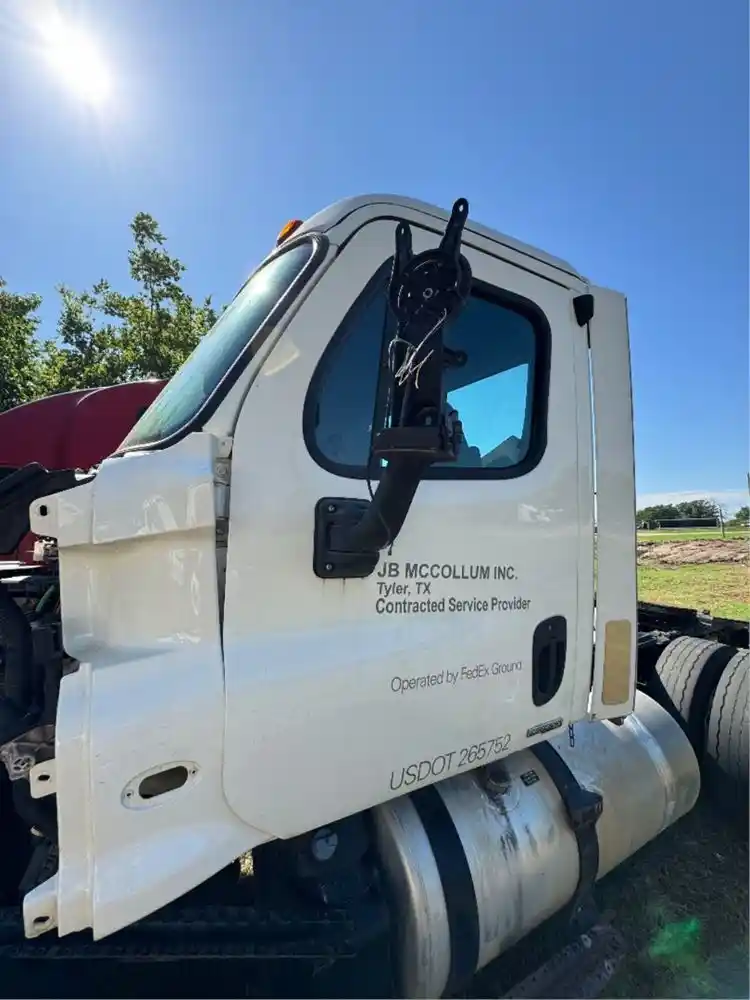 Salvage 2013 Freightliner Cascadia 113 Daycab Truck Tractor For Parts Sulphur Springs, Texas