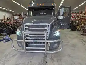 Salvage 2022 Freightliner Cascadia 126 - T25008