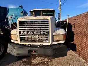 Salvage 1996 Mack CL613 - 235/2025