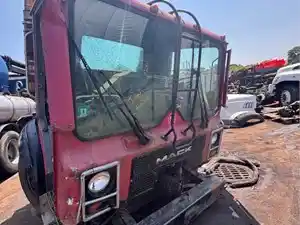 Salvage 1996 Mack MR688S - 124/2025