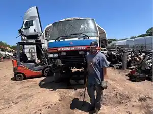 Salvage 1997 Mitsubishi FM617 - 081/2025