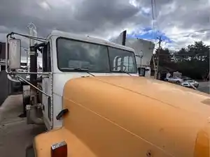Salvage 2002 Freightliner FLD112SD - 193/2025