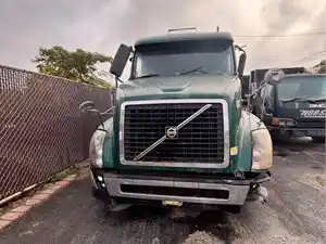 Salvage 2004 Volvo VNL - 186/2025