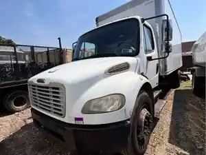 Salvage 2006 Freightliner M2 106 - 061/2025