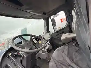 Salvage 2006 Freightliner M2 106 - 211/2025