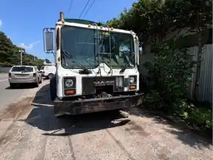 Salvage 2007 Mack MR690S - 121/2025