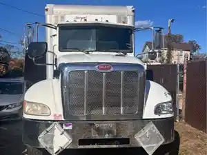 Salvage 2007 Peterbilt 335 - 204/2025