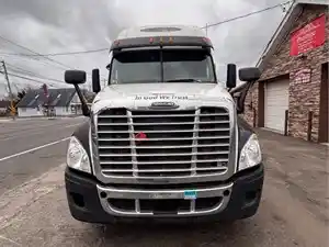 Salvage 2012 Freightliner Cascadia 125 - 231/2025
