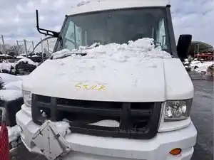 Salvage 2017 Isuzu Reach - 257/2026