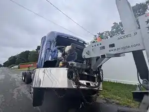 Salvage 2023 Mack Anthem - 127/2025