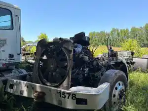 Salvage 2015 Peterbilt 567 - SV-521