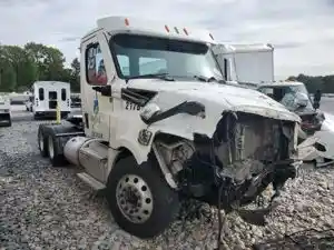 Salvage 2021 Freightliner Cascadia 126 - SV-526