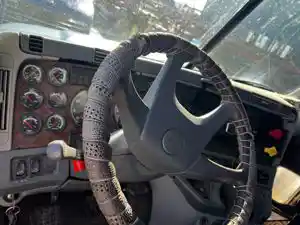 Salvage 2003 Freightliner Columbia 120 - SV-661