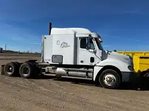 Salvage 2004 Freightliner Columbia 120 - SV-655