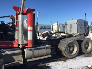 Salvage 2004 Kenworth T800 - SV-183