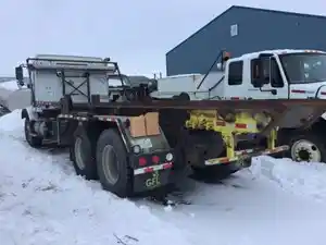 Salvage 2004 Volvo VHD - SV-619