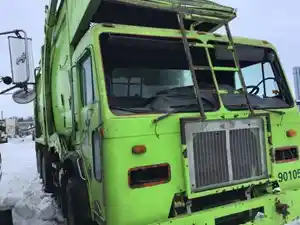 Salvage 2010 Peterbilt 320 - SV-621