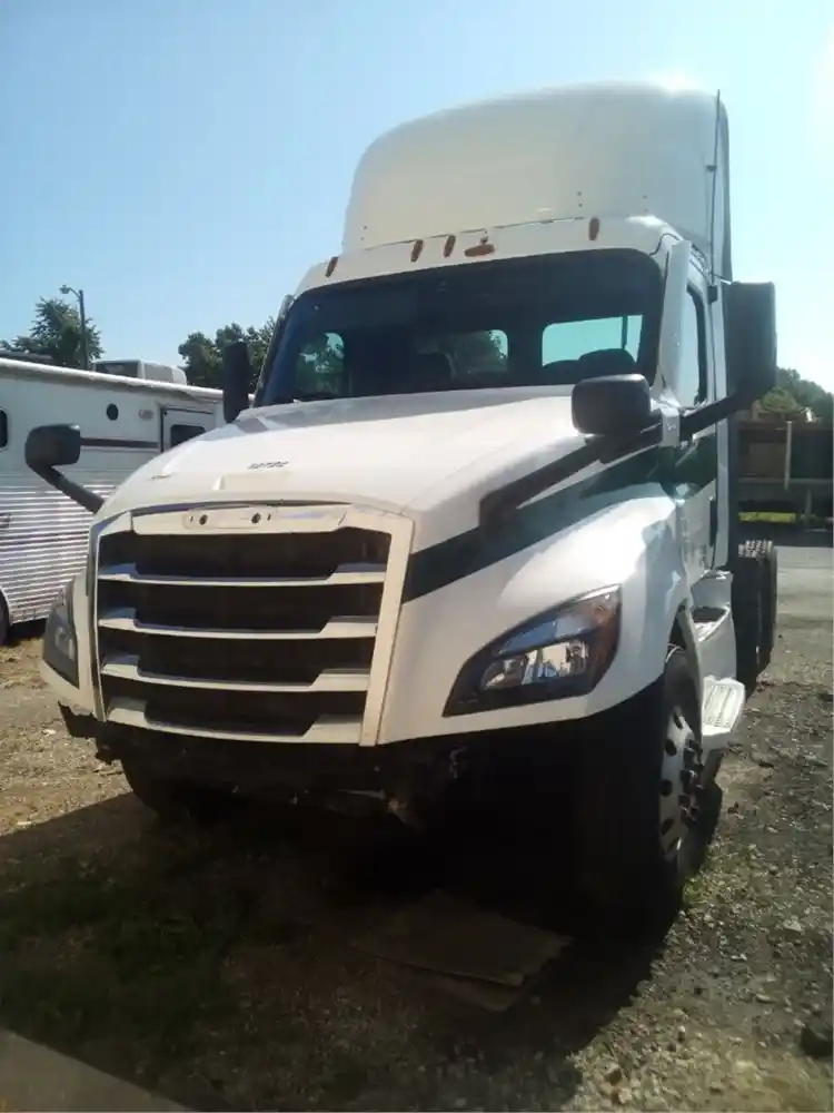 Salvage 2021 Freightliner Cascadia 126 Truck Tractor For Parts