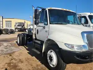 Complete 2005 International 4300 - 9740