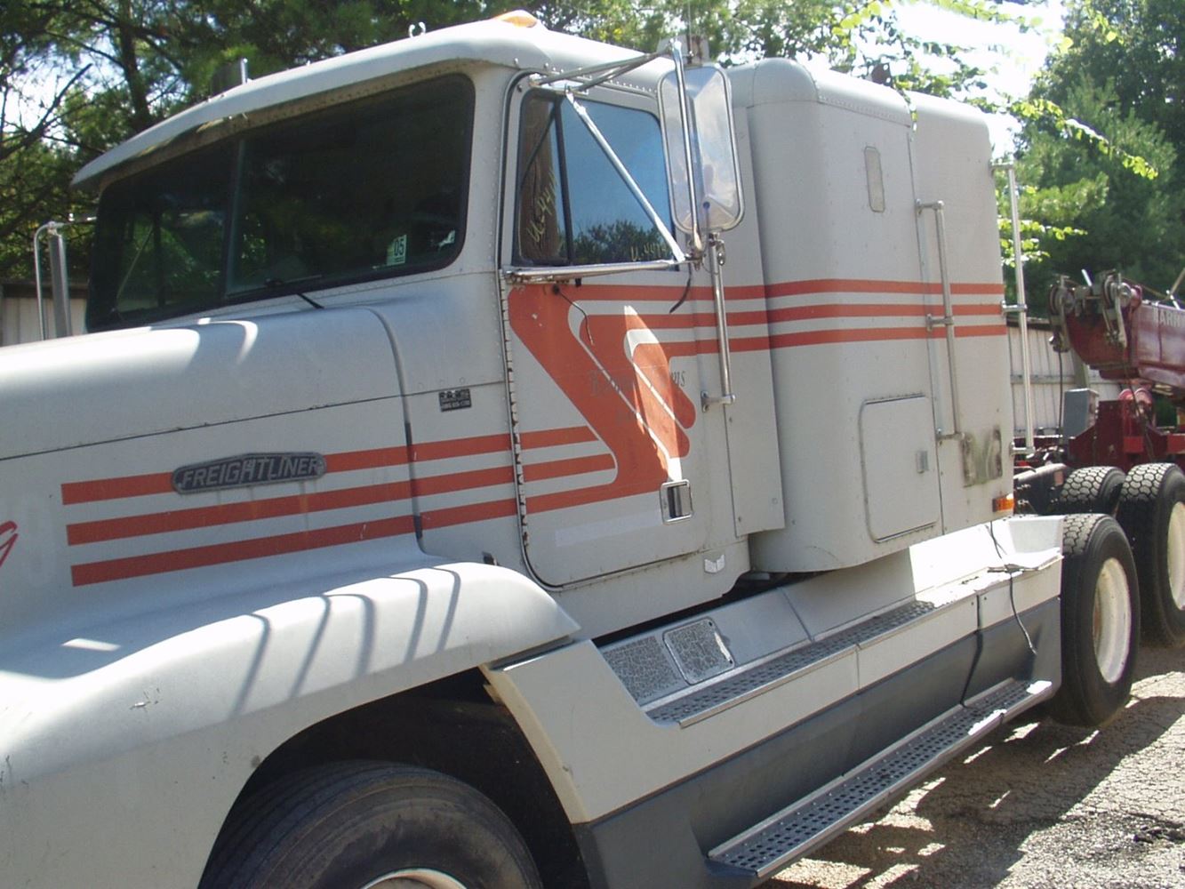 Used 1989 Freightliner FLD120 Truck Tractor  image 2