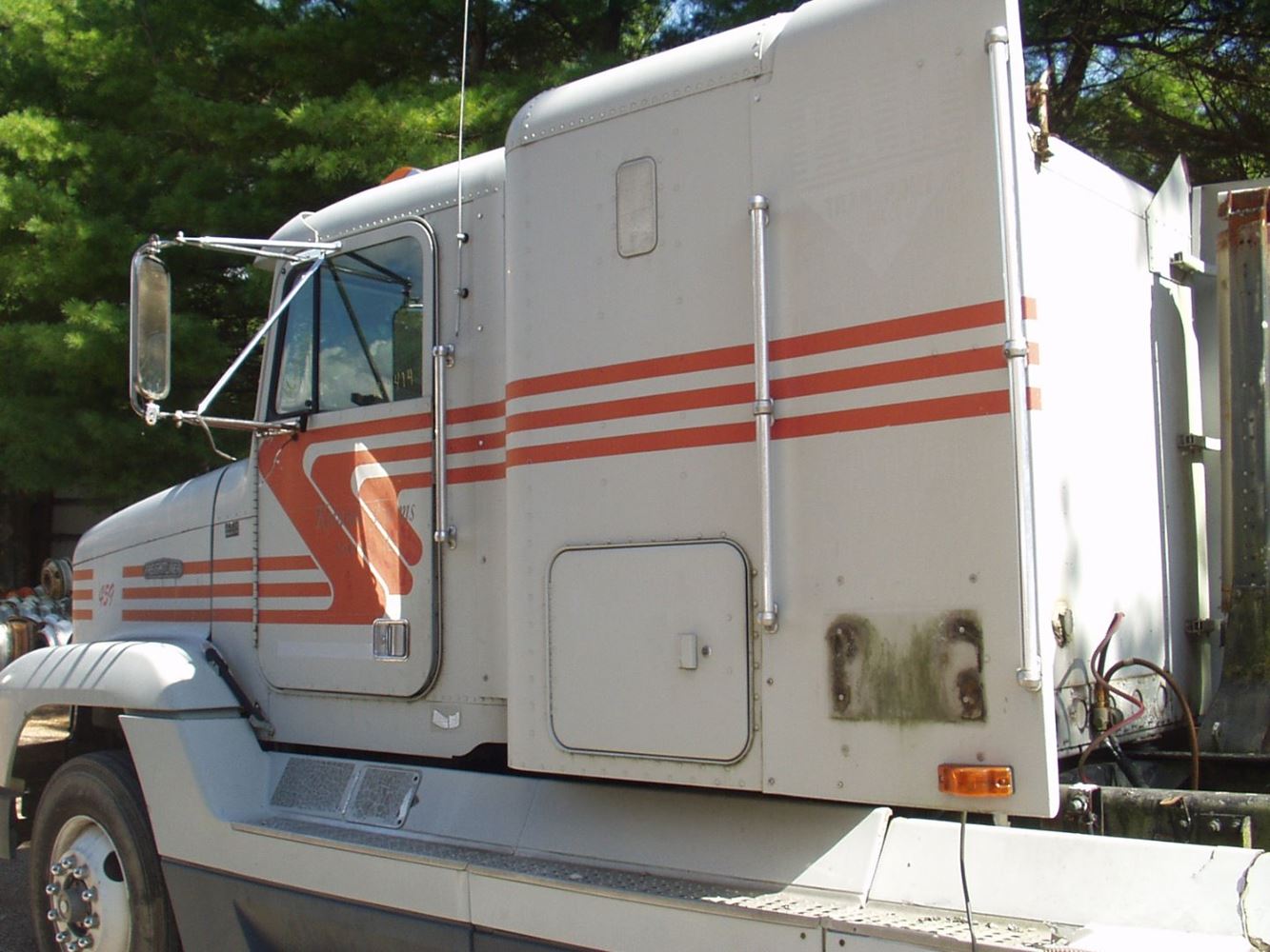 Freightliner  FLD120