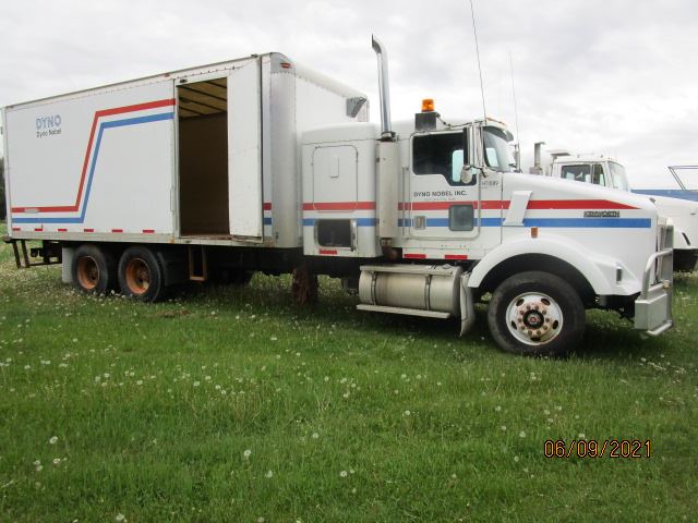 Image 1 of part 2001 Kenworth T800 Truck for Parts