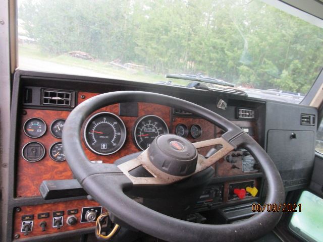 Image 9 of part 2001 Kenworth T800 Truck for Parts
