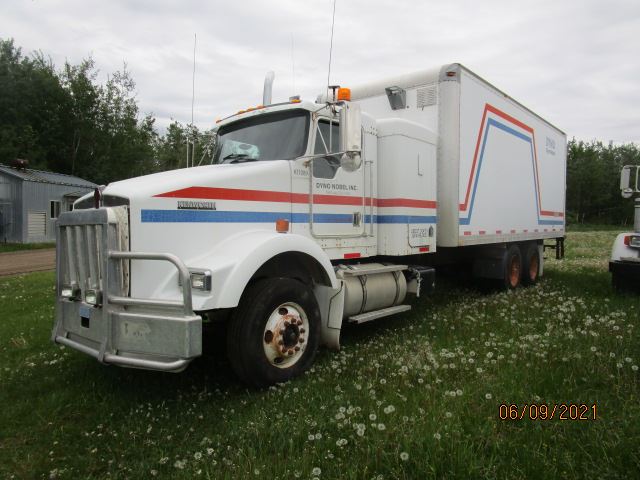 Image 3 of part 2001 Kenworth T800 Truck for Parts
