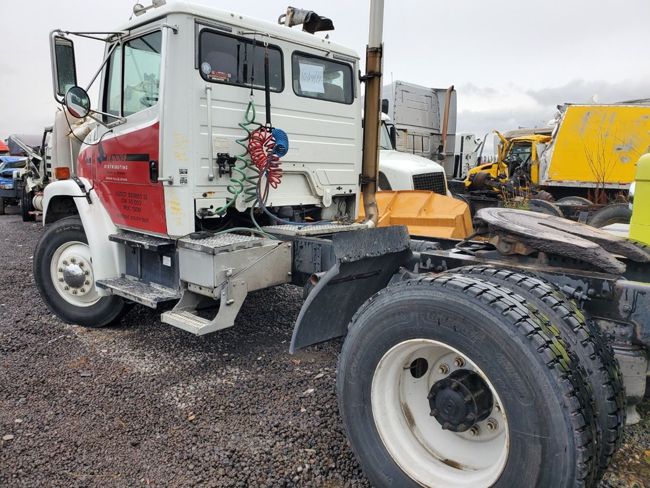 Salvage 2003 Freightliner FL70 Truck Tractor  image 2