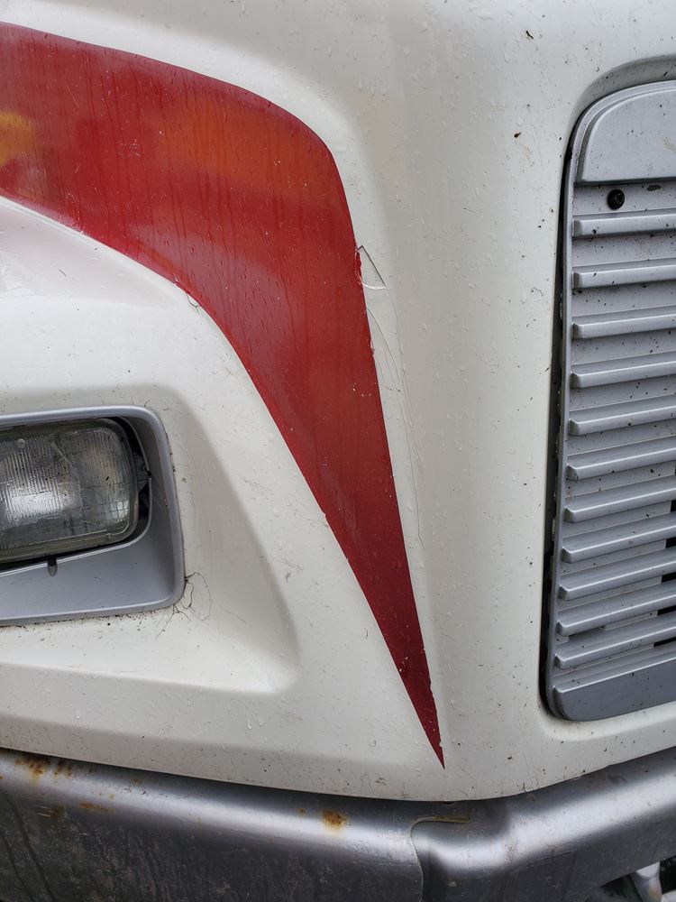 Salvage 2003 Freightliner FL70 Truck Tractor  image 3