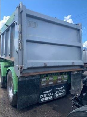 Image 2 of part 2004 Peterbilt 378 Truck for Parts