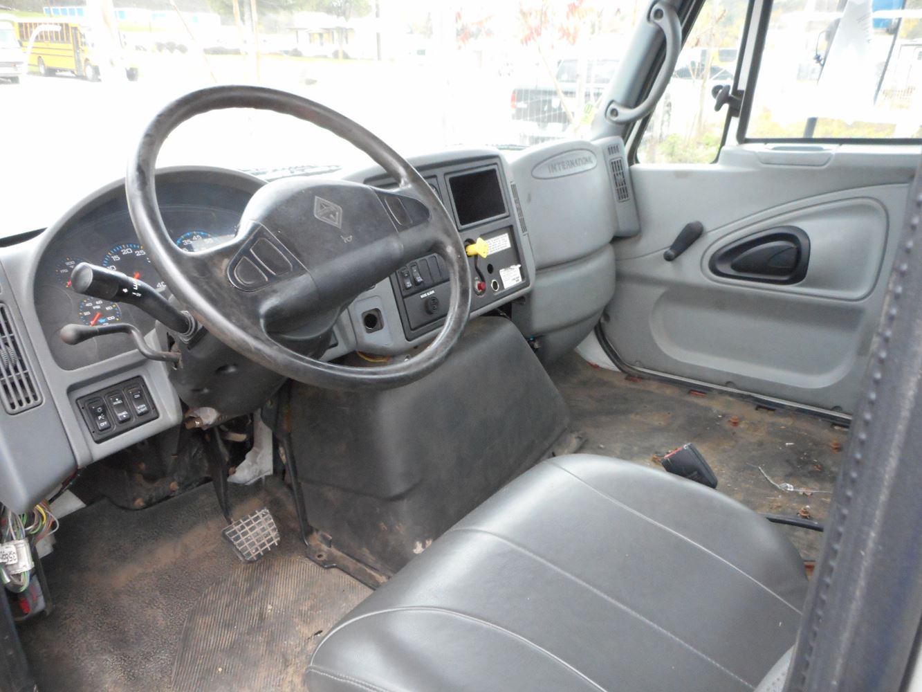 Salvage 2006 International 4400 Truck Delivery  image 5
