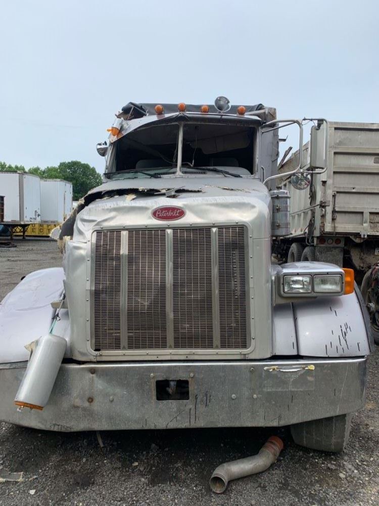 Image 2 of part 2006 Peterbilt 357 Truck for Parts