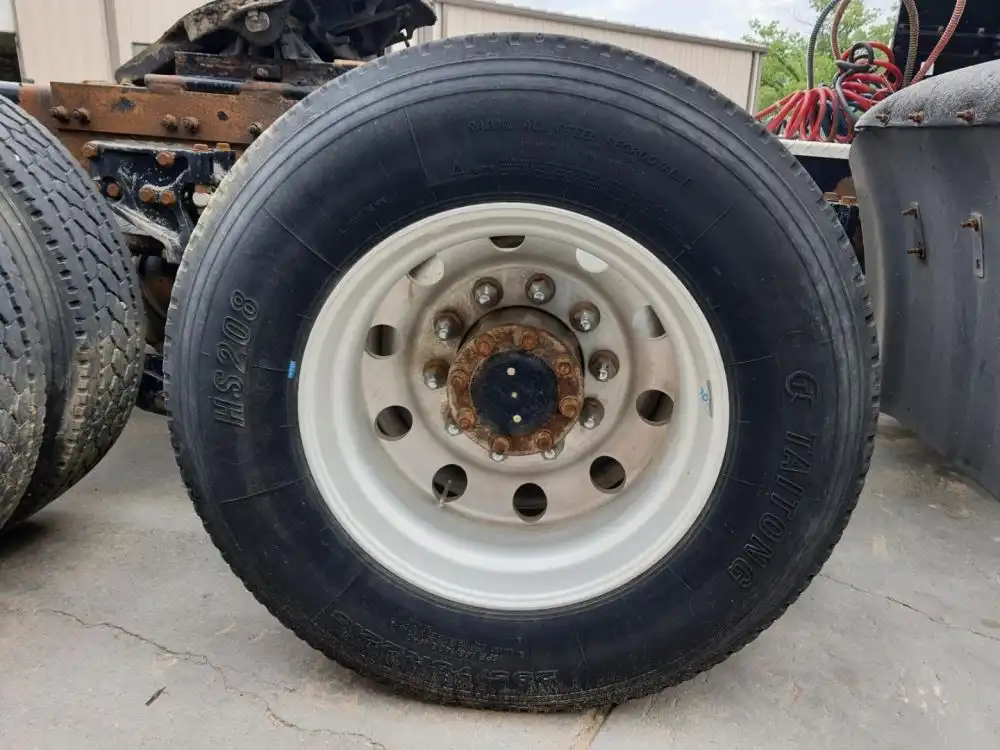 Image 4 of part 2007 Peterbilt 379 Truck for Parts