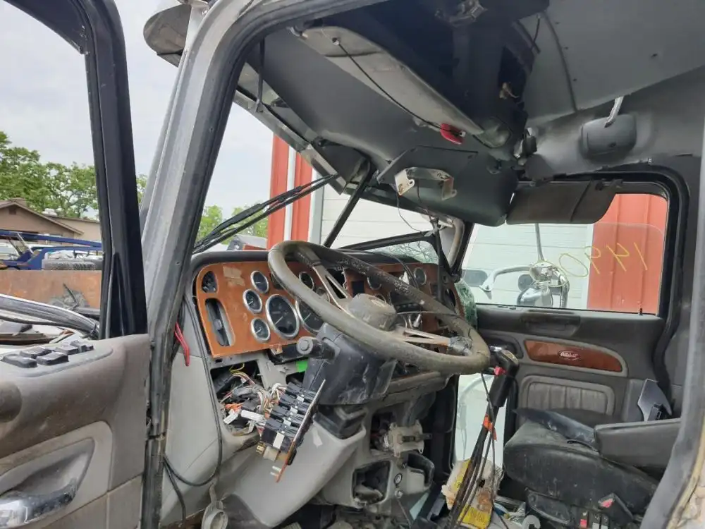 Image 5 of part 2007 Peterbilt 379 Truck for Parts