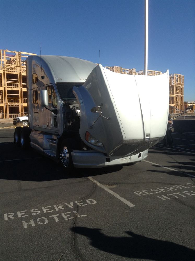 Salvage 2012 Kenworth T700 Truck Tractor  image 4