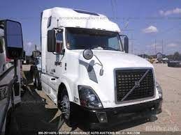 Salvage 2012 Volvo VNL Sleeper Cab 