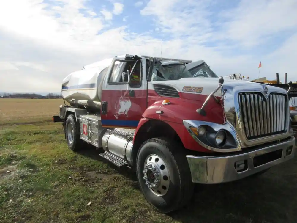 Salvage 2014 International WorkStar 7400 Truck Delivery  image 1