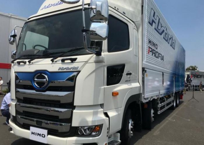 Used 2015 Hino 195 Straight Body 