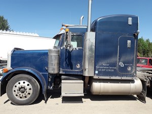 1999 Peterbilt 379 Truck for Parts Image