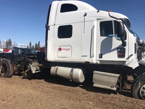 2003 Peterbilt 387 Truck for Parts Image