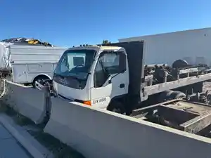 Salvage 2001 Isuzu NPR-HD - 1054