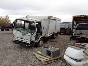 Salvage 2015 Isuzu NPR HD - 639