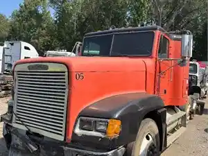 Salvage 1995 Freightliner FLD120 - SV-1533