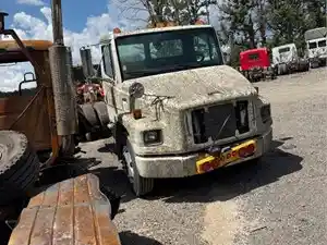 Salvage 1997 Freightliner FL70 - SV-1529